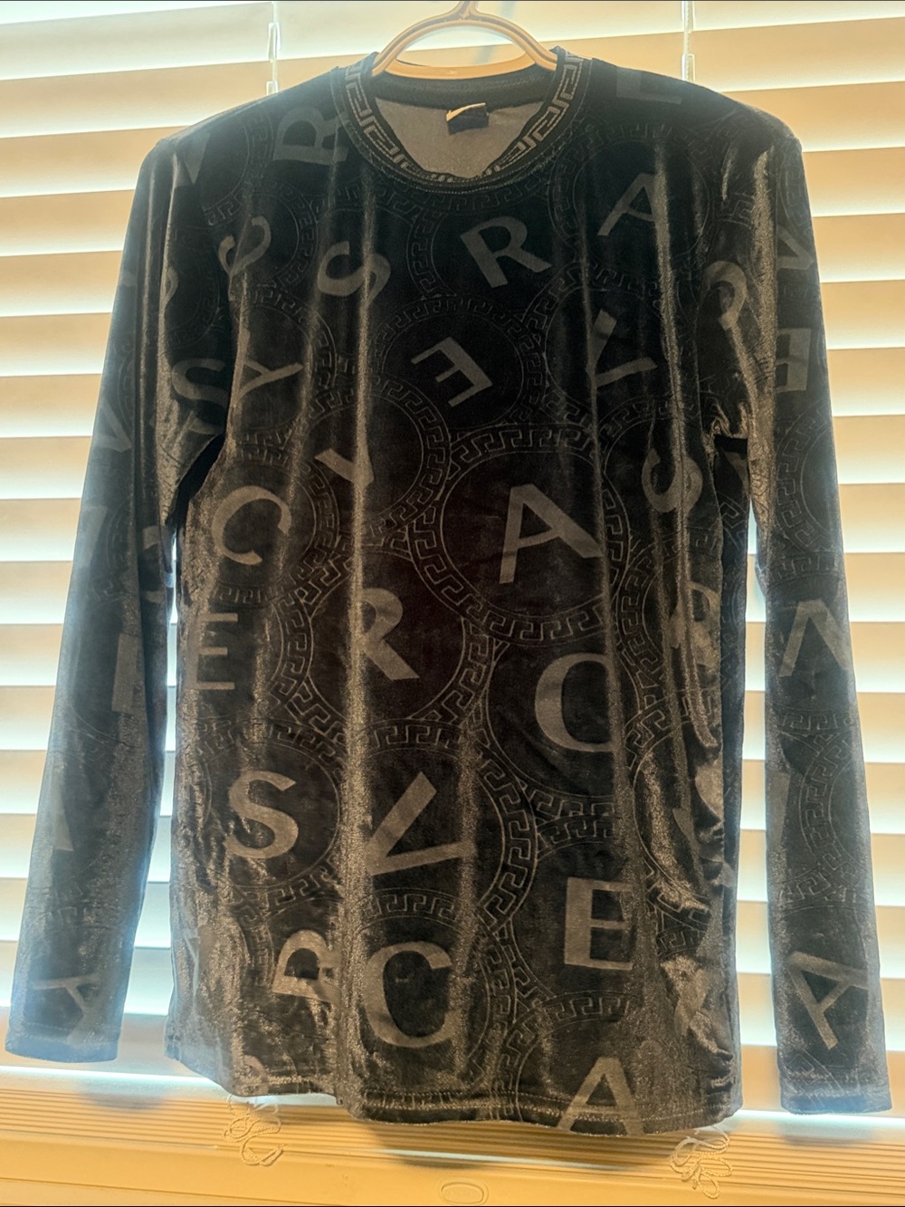 Unisex Long-Sleeve Velvet Letter-Pattern Shirt - Black